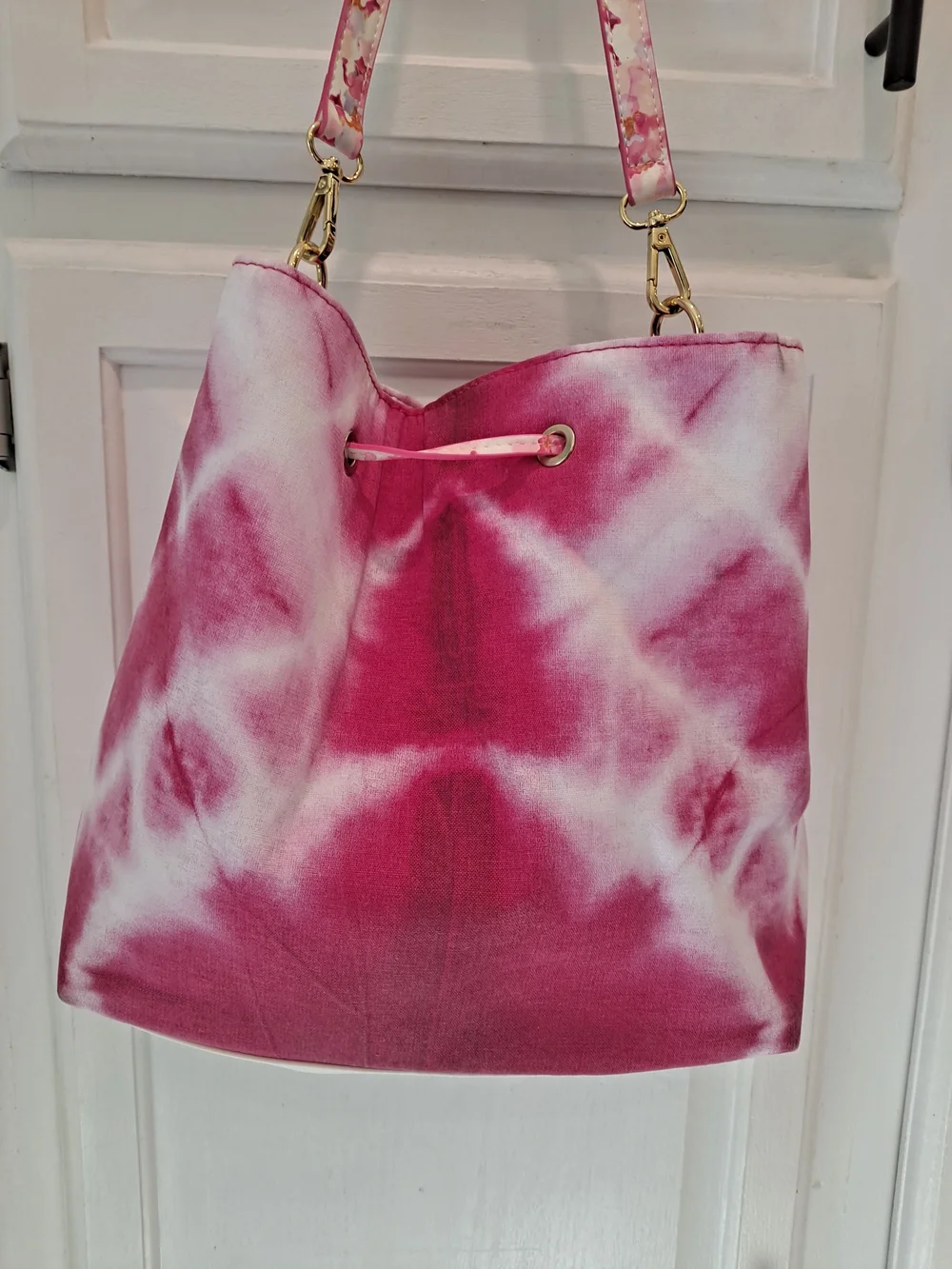 Estee Lauder Pink White Tie-Dye Cotton Poly Bucket Drawstring Hobo Tote Bag